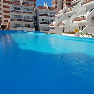 casa-las-flores-with-heated-pool-only-490-meters-to-the.tenerifehoteles.net/